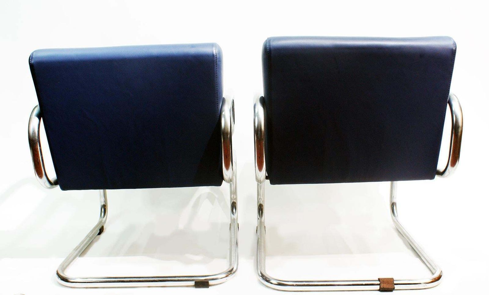 Pair Of Cantilever Leather Lounge Chairs Manufactured By Thonet In 1980 photo Furniture