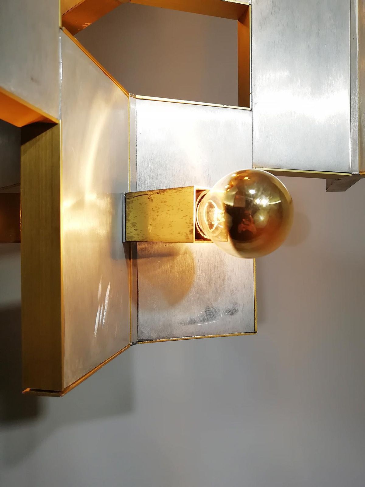 Elegant Sculptural Brass And Mirrored Metal Chandelier From Sciolari, 1970s photo vinterior