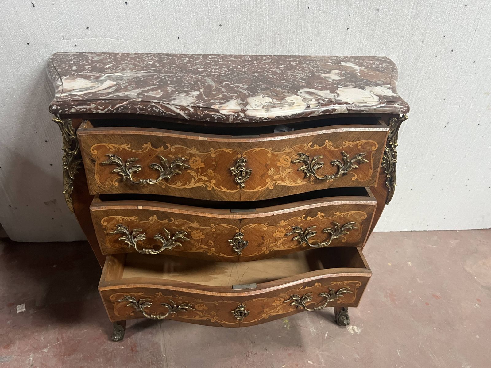 photo furniture Louis XV Style Chest Of Drawers With Marquetry On All Sides, 20th Century