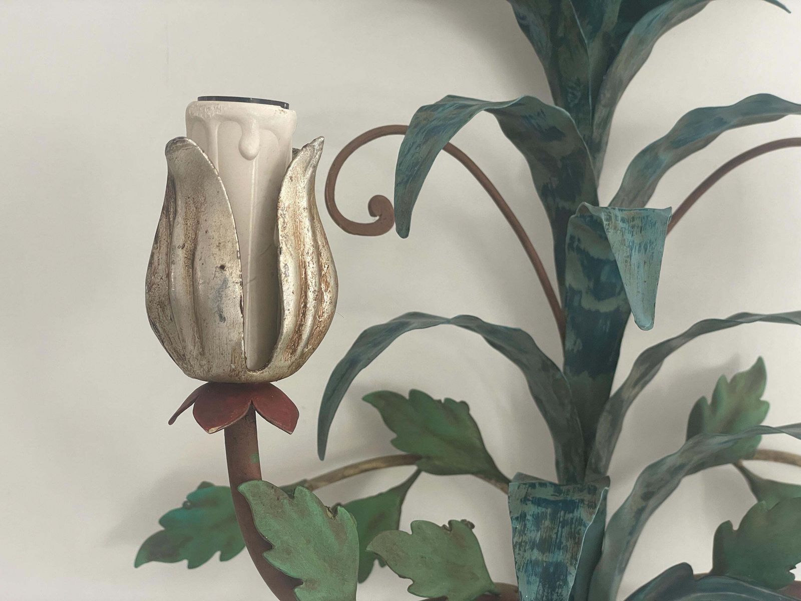 Flower Design Green Metal Pair Of Florentiner Sconces By Lucienne Monique Scandicci Firenze, 1960s, Italy photo vintage