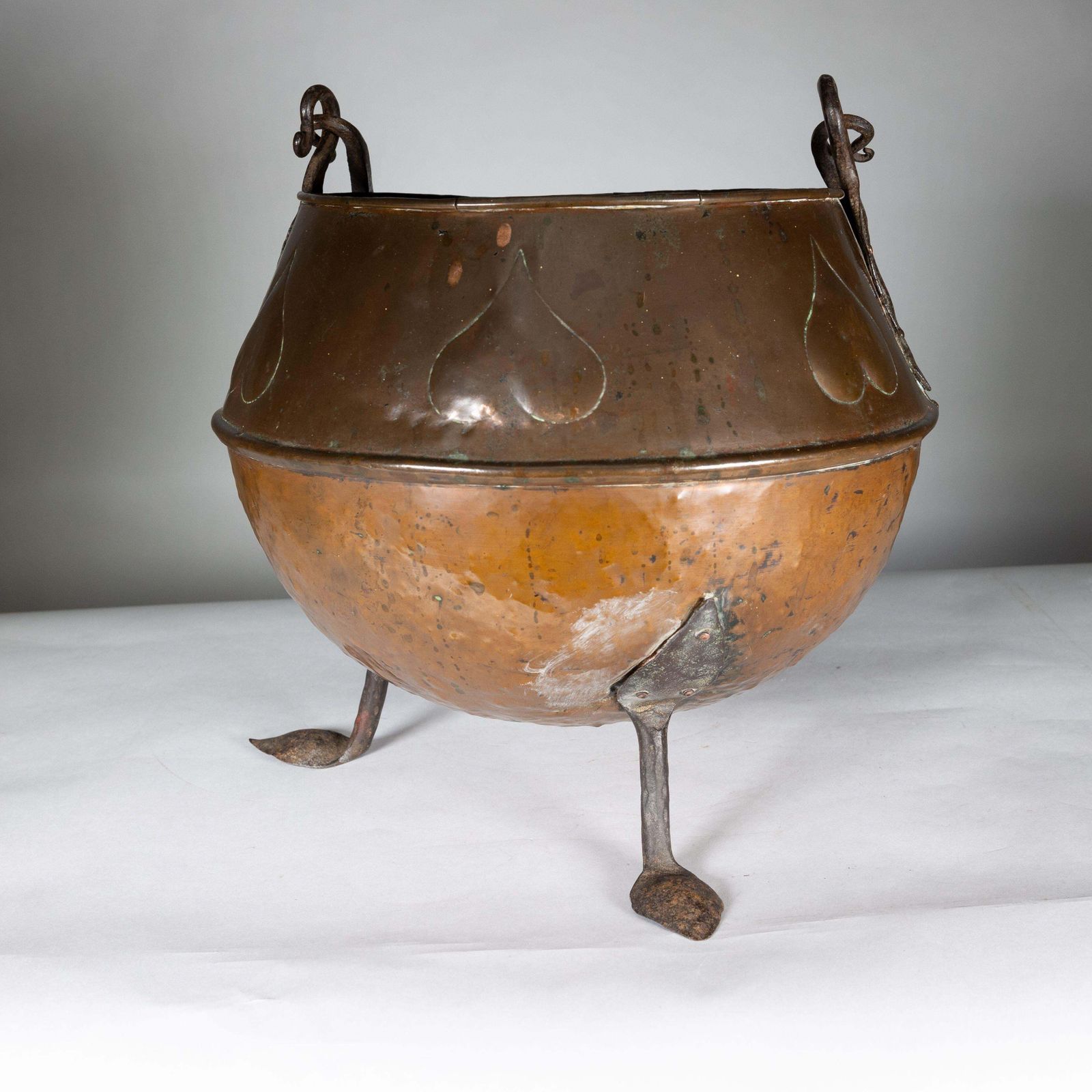 An Arts And Crafts Copper Coal Bucket With Stylized Heart Decoration photo vinterior