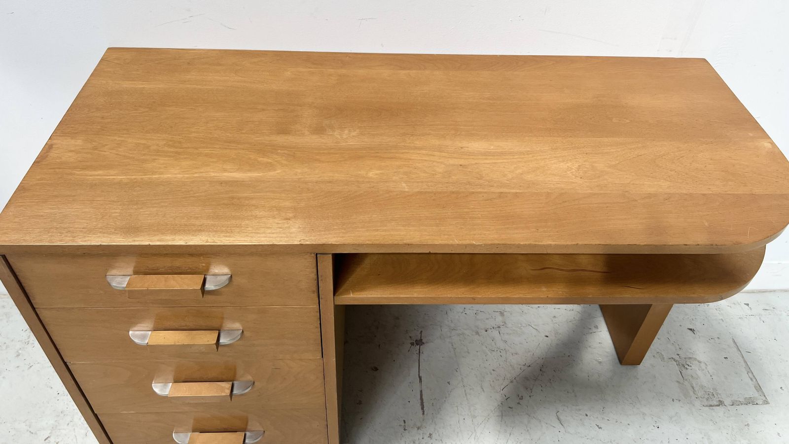 photo furniture 20th Century Maple Veneer Style Desk