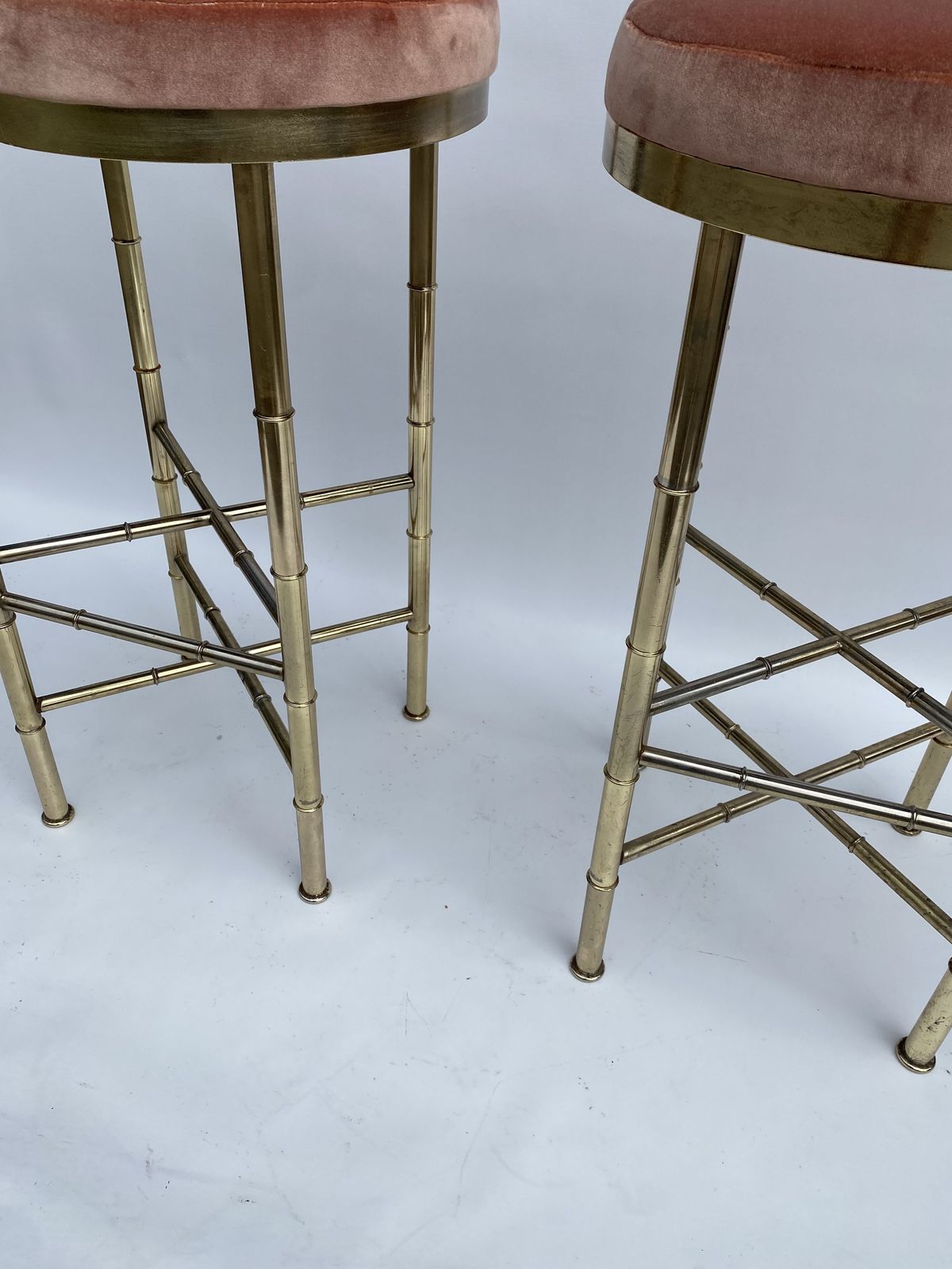 1970s Pair Pink Dedar Velvet Brass Faux Bamboo Bar Stools Hollywood Regency Breakfast Bar Kitchen photo for sale