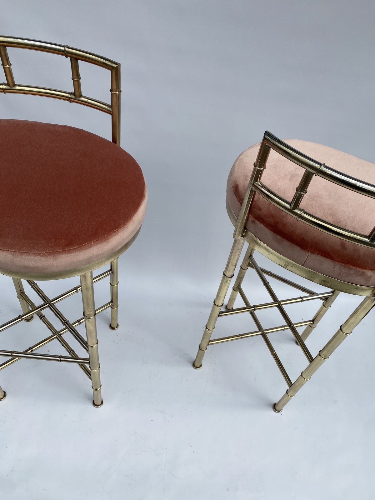 1970s Pair Pink Dedar Velvet Brass Faux Bamboo Bar Stools Hollywood Regency Breakfast Bar Kitchen photo vintage