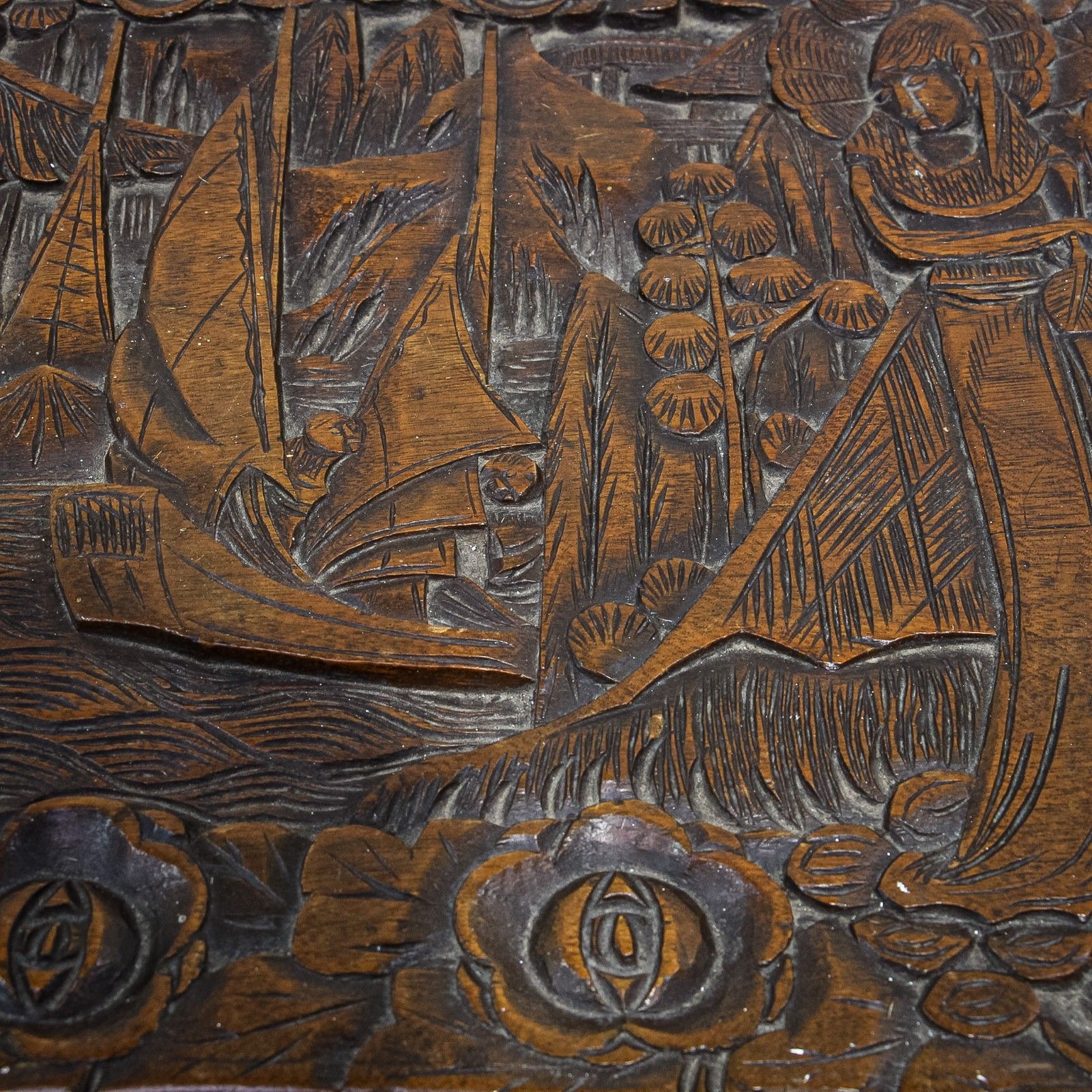photo vinterior Camphorwood Oriental Chest With Regimental Roundels
