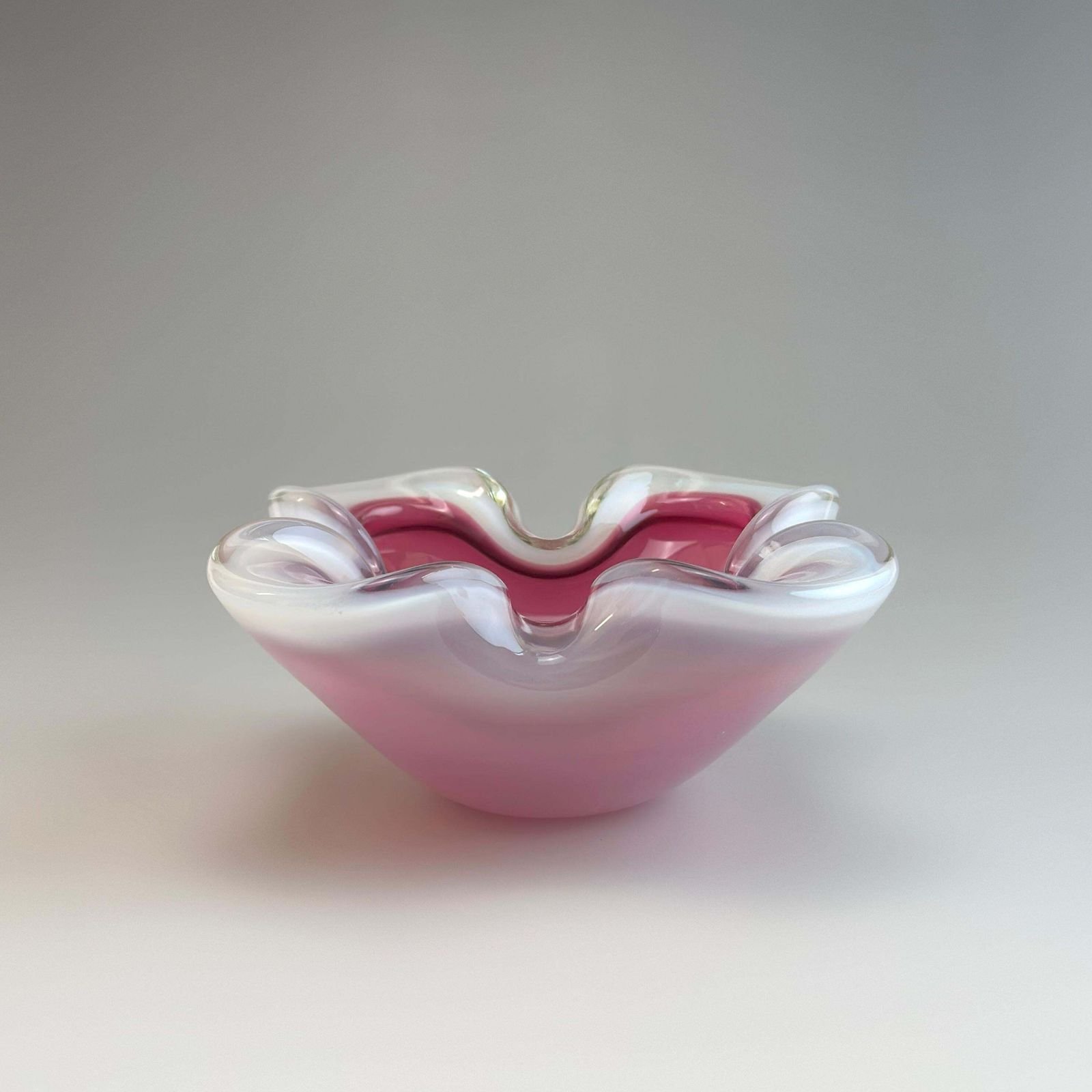 1960s Murano Sommerso Bowl In Pink And Alabastro White By Archimede Seguso, Italy photo for sale