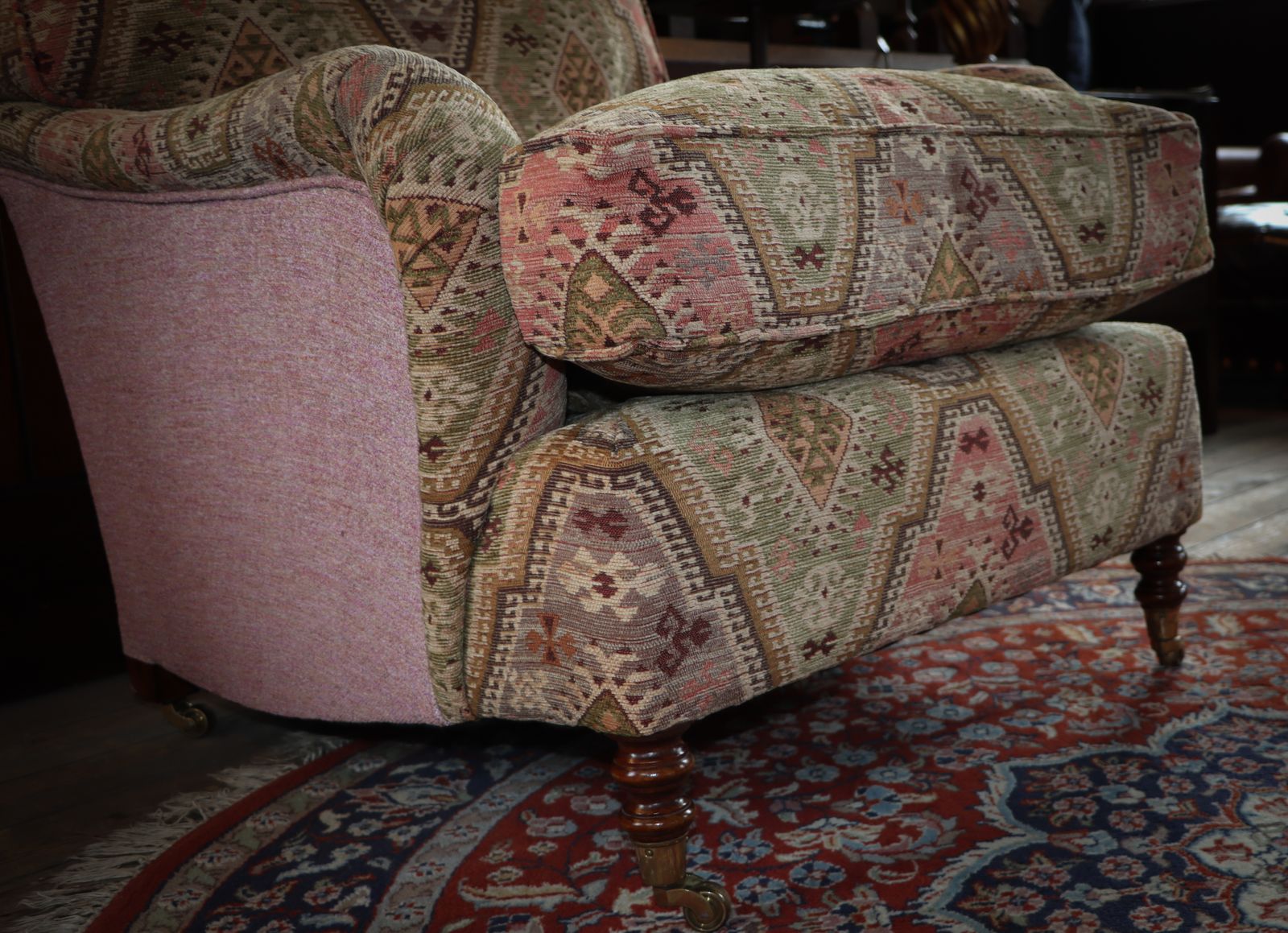 photo furniture Stunning George Smith Standard Arm Signature Armchair Kilim & Jacquard Olive 🚚