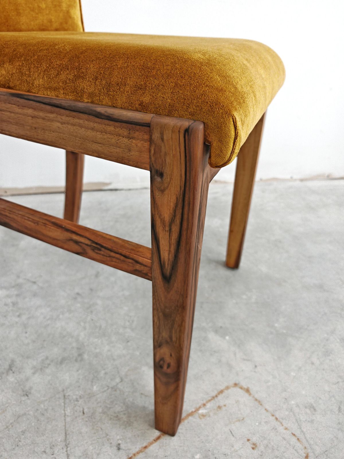 Set Of 4 Art Deco Chairs In Walnut Root Veneer, Upholstered In Old Gold Plush photo vintage
