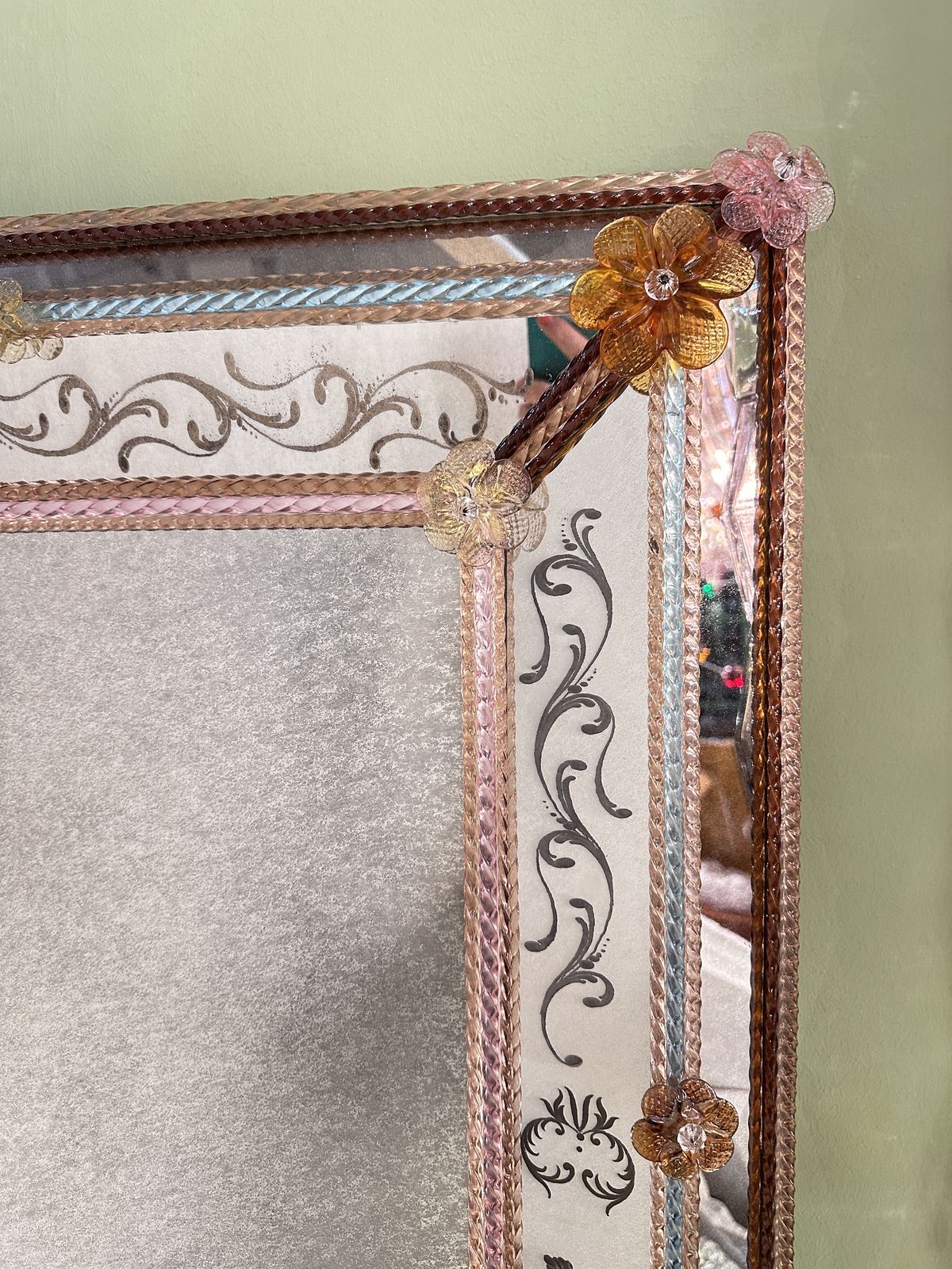 photo vinterior Venetian Nobles Figures With Flowers Hand Carving Mirror Murano Glass