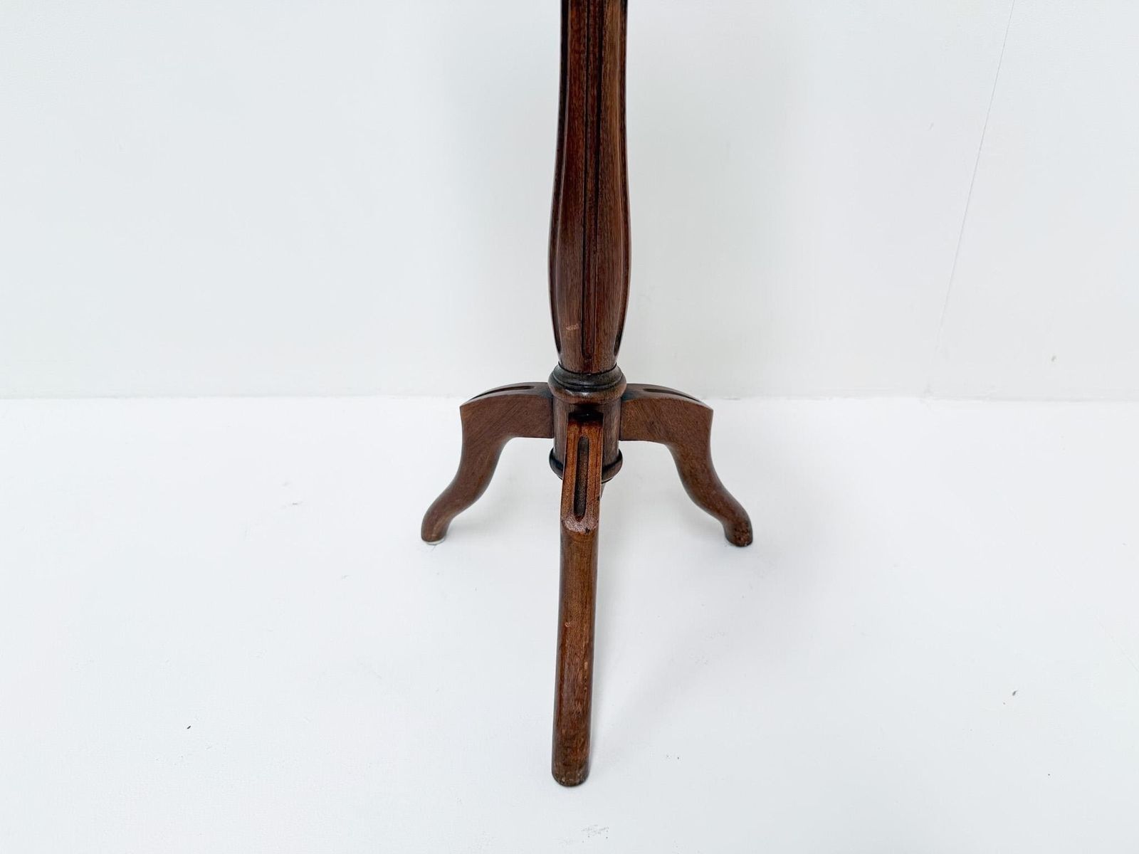 Antique Pedestal Side Table With Marble Top And Brass Gallery, Early 20th Century photo vinterior
