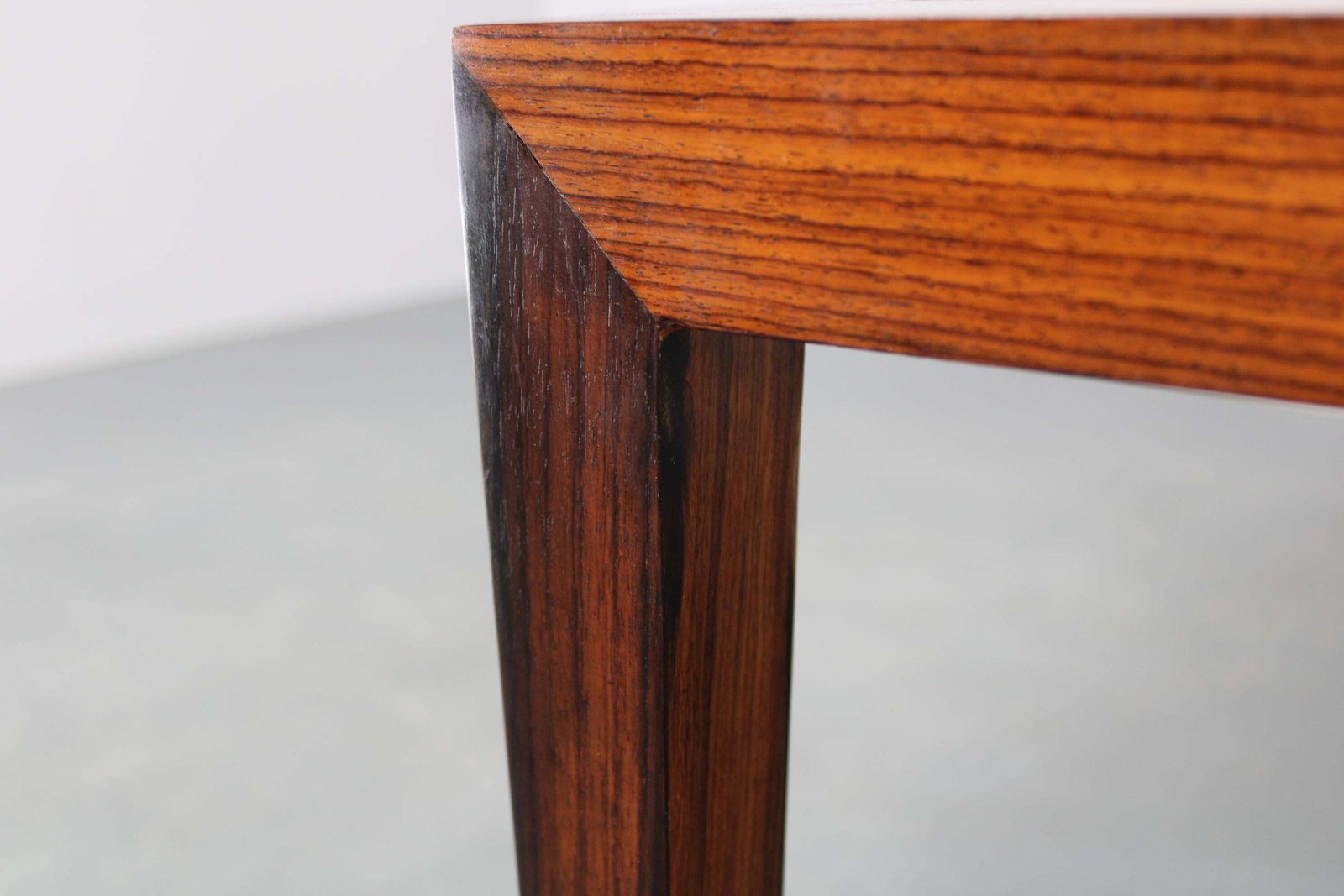 photo vintage Mid Century Danish Haslev Mobelsnedkeri Coffee Table With Royal Copenhagen Ceram