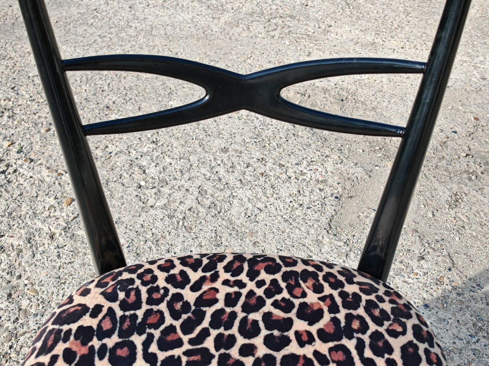 photo vinterior Set Of 6 Mid Century Dining Chairs In Black Lacquer And Leopard Print Plush