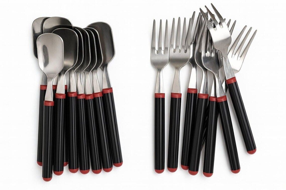 Zeldzame Vintage Inoxriv Bestekset, Jaren 1980, Italië – Postmodern Memphis Design, 18/10 Roestvrij Staal, Rood/Zwart – Dessertlepels En  Vorken, Ongebruikt
