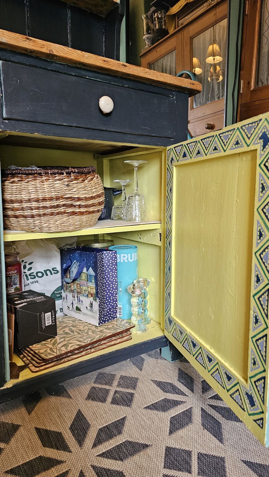 Quirky Cabinet Dresser Farrow & Ball Railings Hand Painted Floral photo 150.0