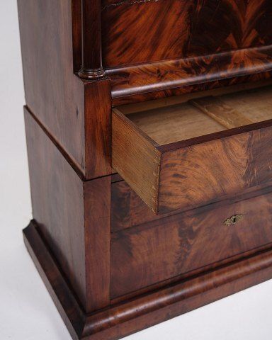 Secretary   Hand Polished Mahogany   Flame Structure   4 Drawers   Year 1840s photo vinterior
