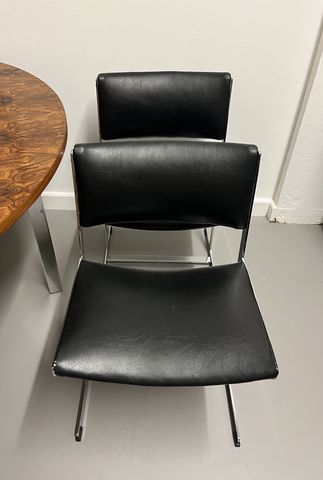 Merrow Associates Rosewood Dining Table + 4 Chairs photo vinterior