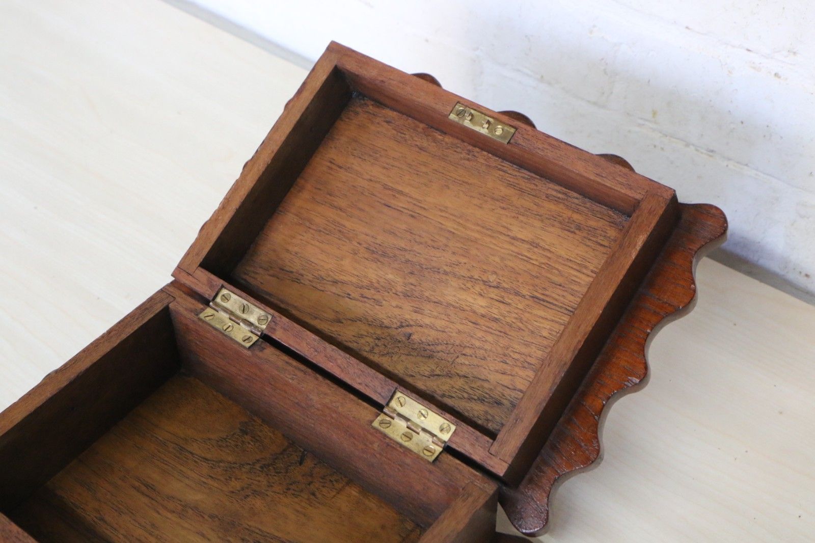 179.0 Antique Carved Box Mahogany Hinged + Lock Beautiful Design Arts & Crafts Period photo