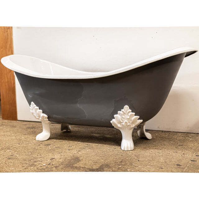 Reclaimed Cast Iron Roll Top Bath Tub With Claw Feet photo furniture
