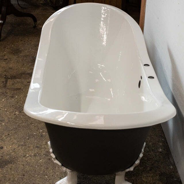Reclaimed Cast Iron Roll Top Bath Tub With Claw Feet photo vinterior