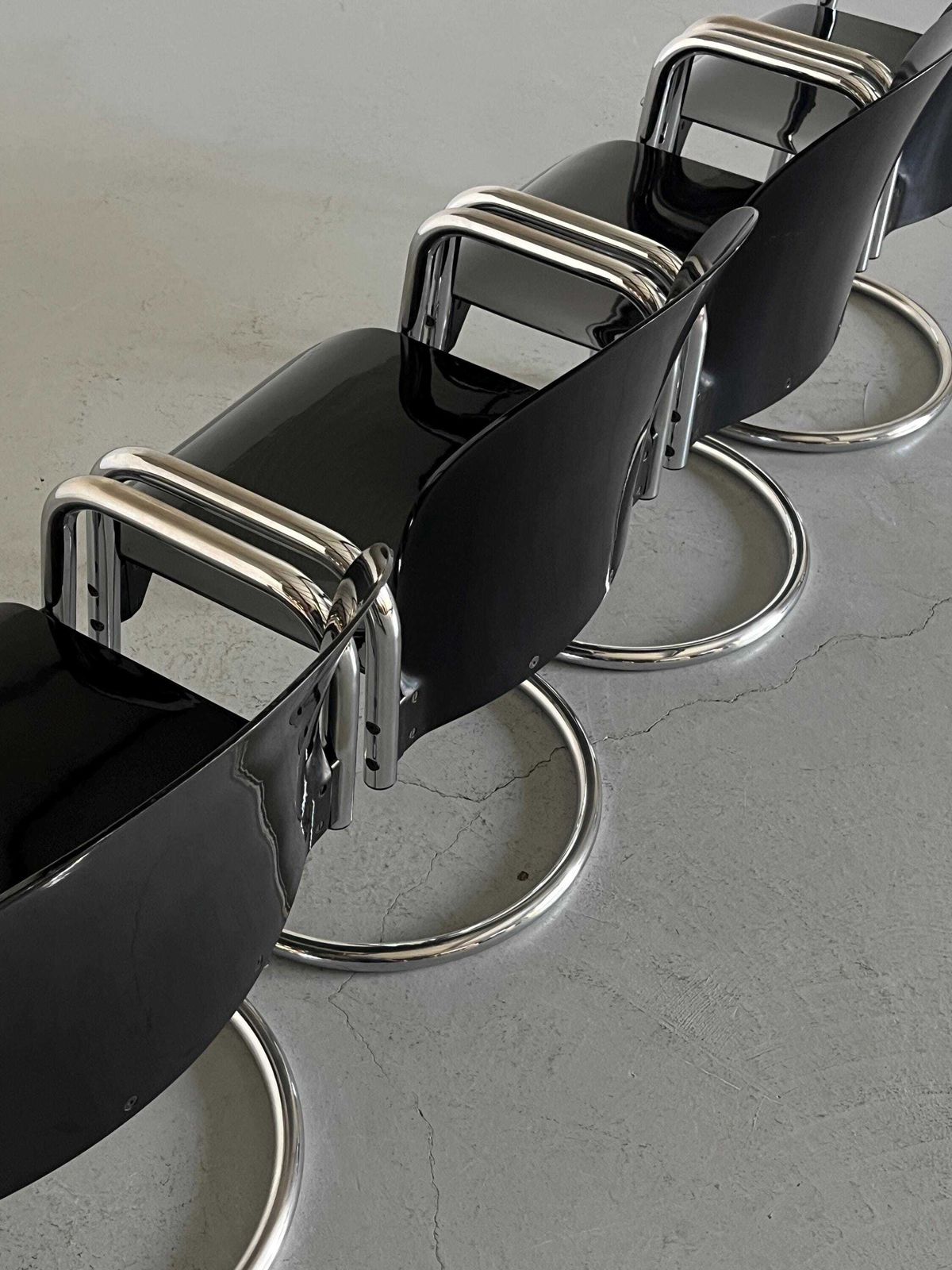 Set Of 4 'Dialogo Dessau' Cantilever Dining Chairs By Afra And Tobia Scarpa For B&B Italia, 1970s Italy photo vinterior
