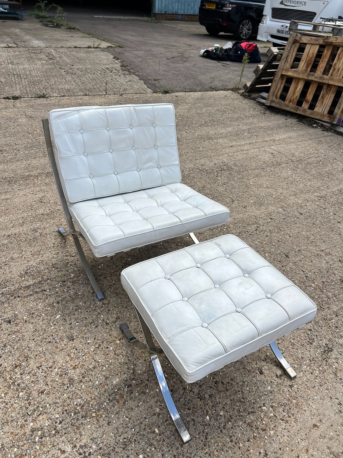 White Barcelona Chair With Matching Footstool – Chrome Frame – Used Condition photo vinterior