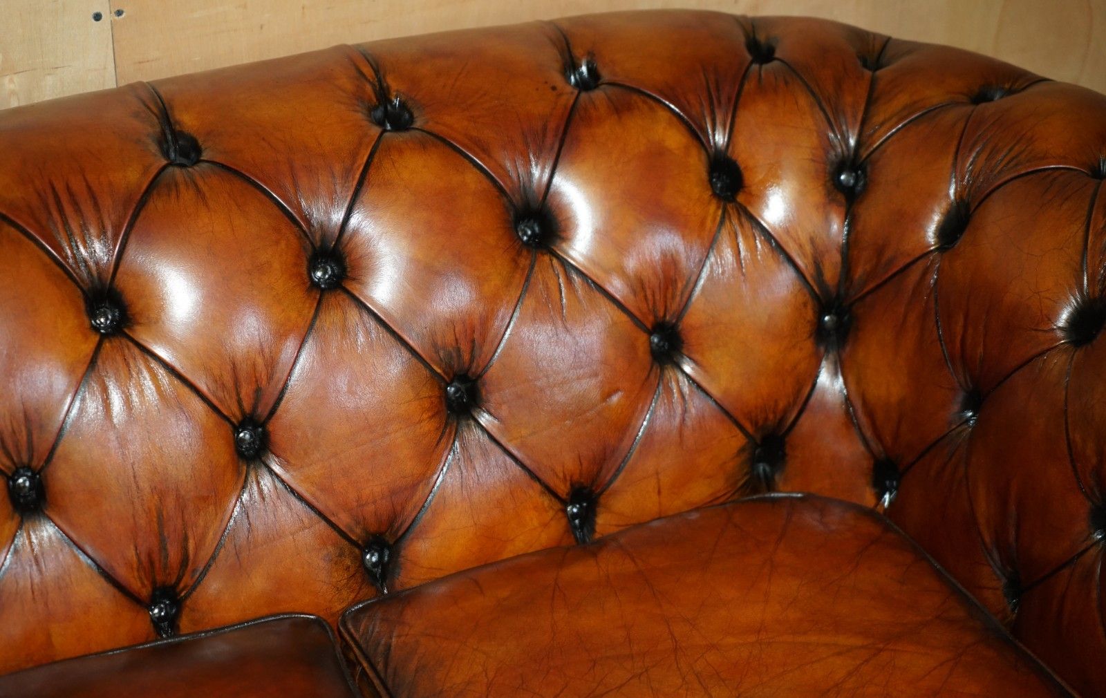 photo vinterior 1930's Hand Dyed Restored Whiskey Brown Leather Chesterfield Tufted Club Sofa