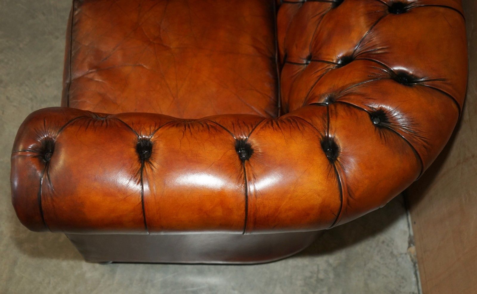 photo vintage 1930's Hand Dyed Restored Whiskey Brown Leather Chesterfield Tufted Club Sofa