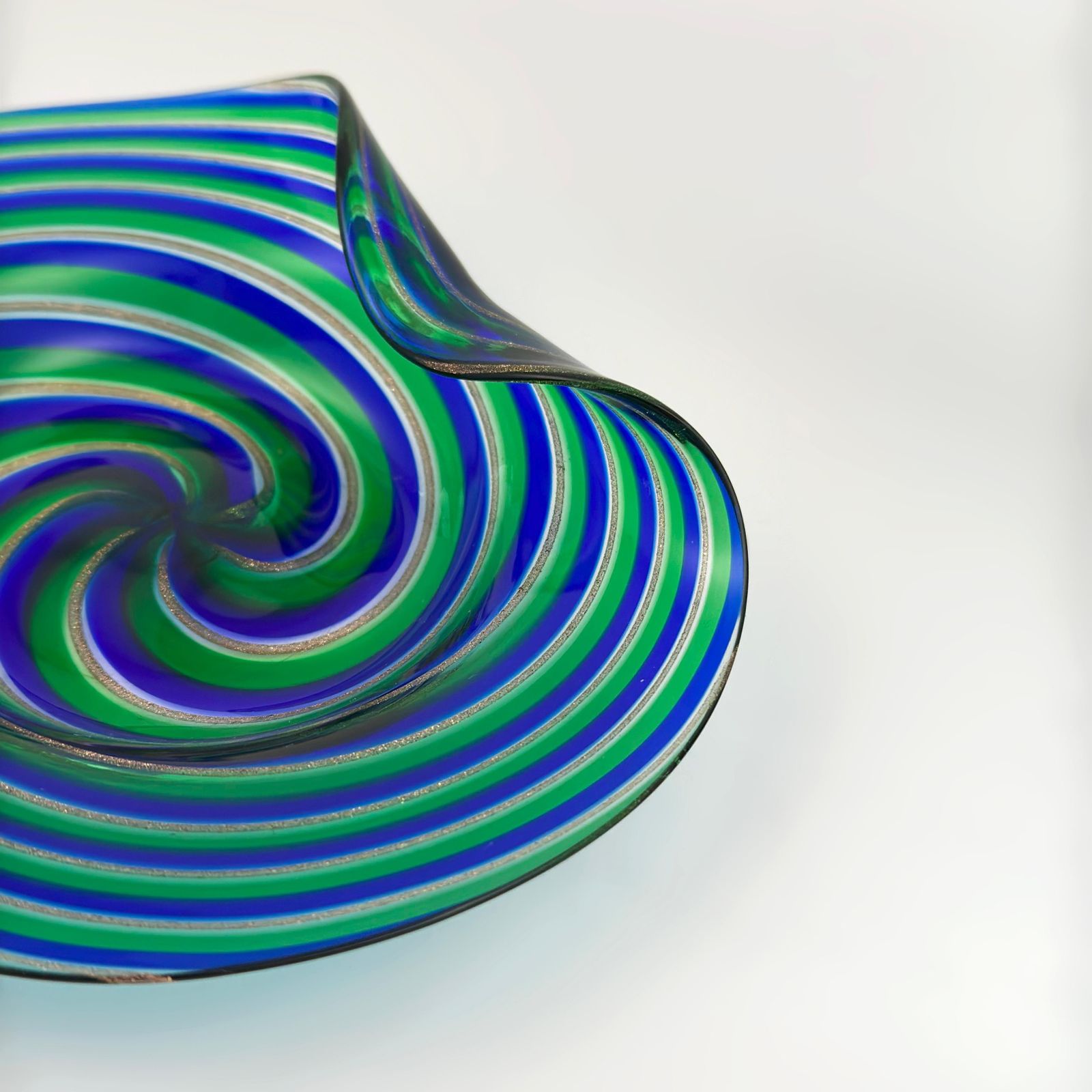 Murano Glass Filigrana Dish With Aventurine, Attributed To Cenedese & Alberelli photo for sale