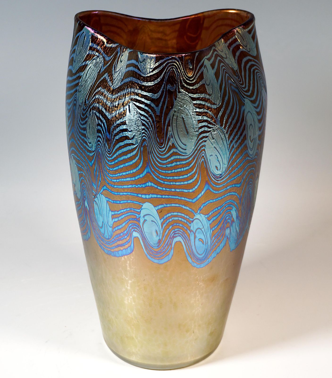 Loetz Art Nouveau Vase, 'Argus', Phenomenon Gre 2/351, Austria Hungary, Ca 1902 photo for sale