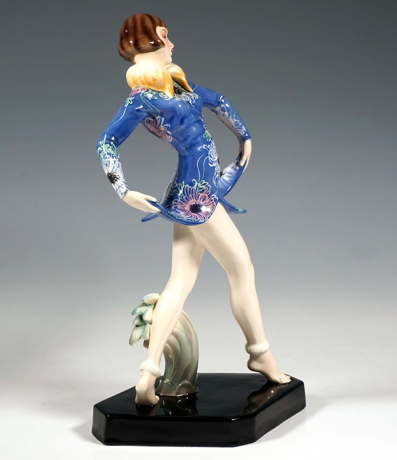 Goldscheider Vienna 'Revue' Single Figur Of The 'Dolly Sisters' By Dakon Ca 1927 photo furniture