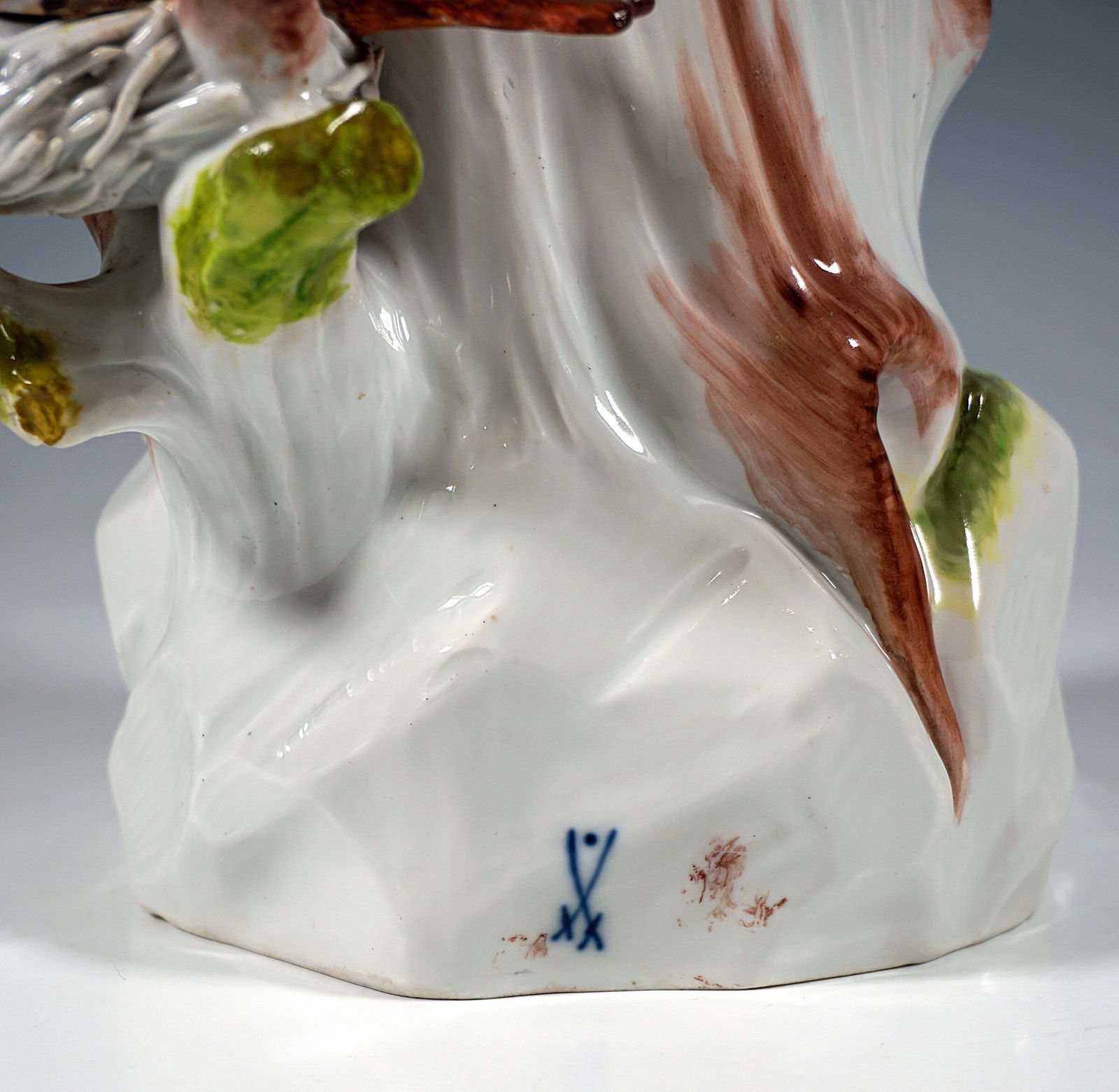 photo furniture Meissen Bird Figure, European Roller On A Trunk, By J.J. Kaendler, Germany, 20th