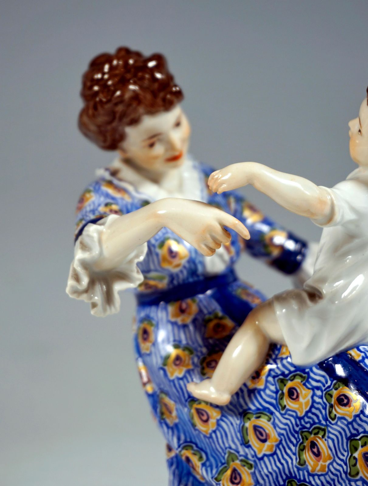 Art Nouveau Group 'Mother With Child', By Paul Helmig, Meissen Germany, Ca 1912 photo vinterior