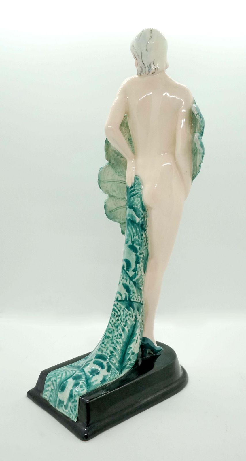 Goldscheider Vienna Art Deco Figurine 'Fan Lady' By Stephan Dakon, Circa 1930 photo for sale