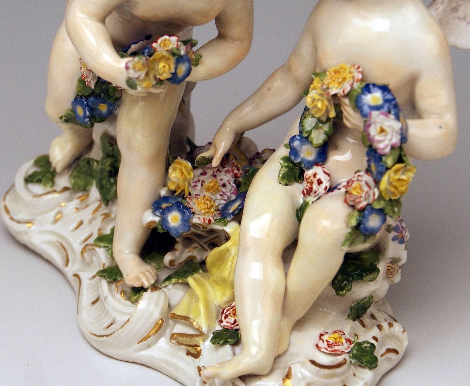 Meissen Rococo Cherubs Cupids Figurines With Flowers Model 2372 Kaendler 1755 60 photo buy