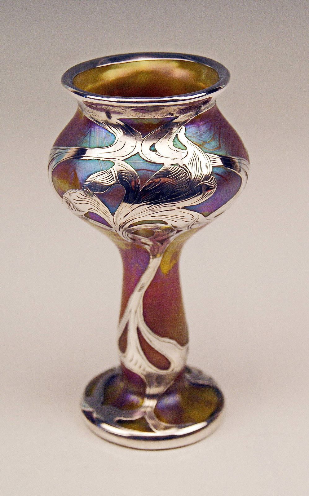 photo furniture Vase Loetz Widow Art Nouveau Phaenomen Gre Silver Overlay, Circa 1900
