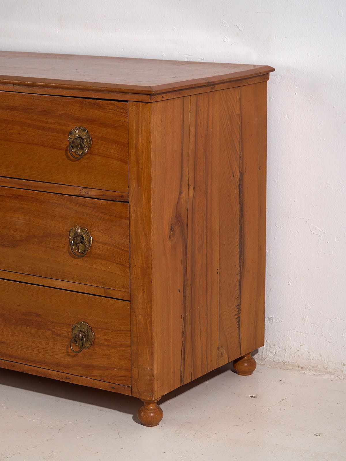 photo furniture Antique Biedermeier Chest Of Drawers With Flower Shaped Hardware (C.1850) #62