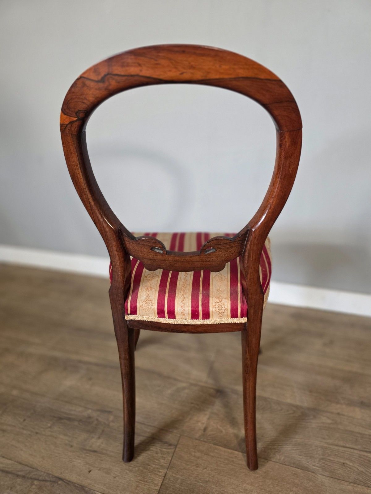 photo furniture Set Of 6 Rosewood Victorian Balloon Back Chairs