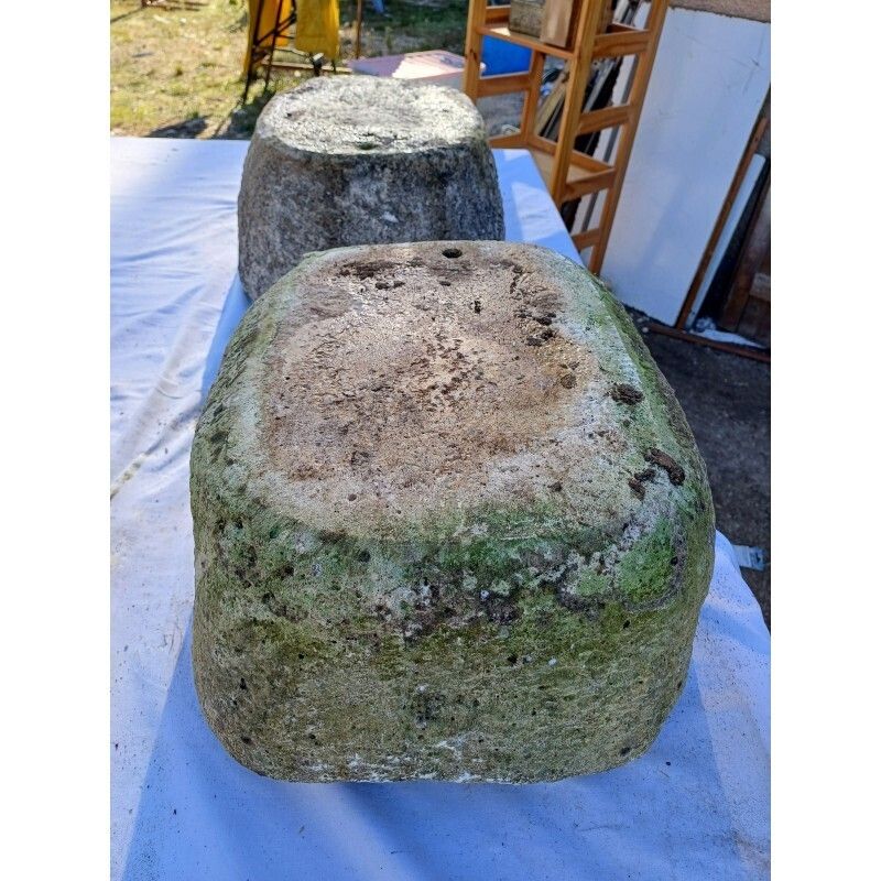 195.0 Pair Of 19th Century Dordogne Stone Basins photo
