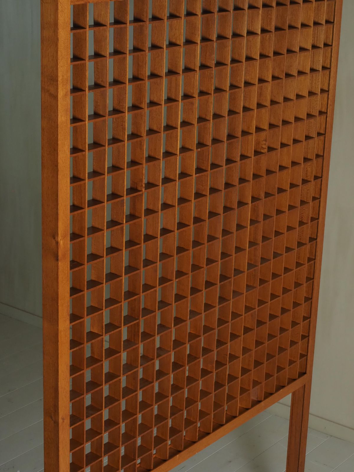 Home Decor Wooden Room Divider With Lattice Design photo