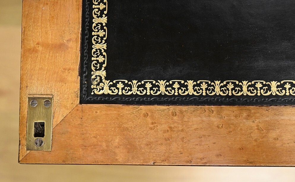 photo vinterior Rosewood Weekly Secretary – Late 19th Century