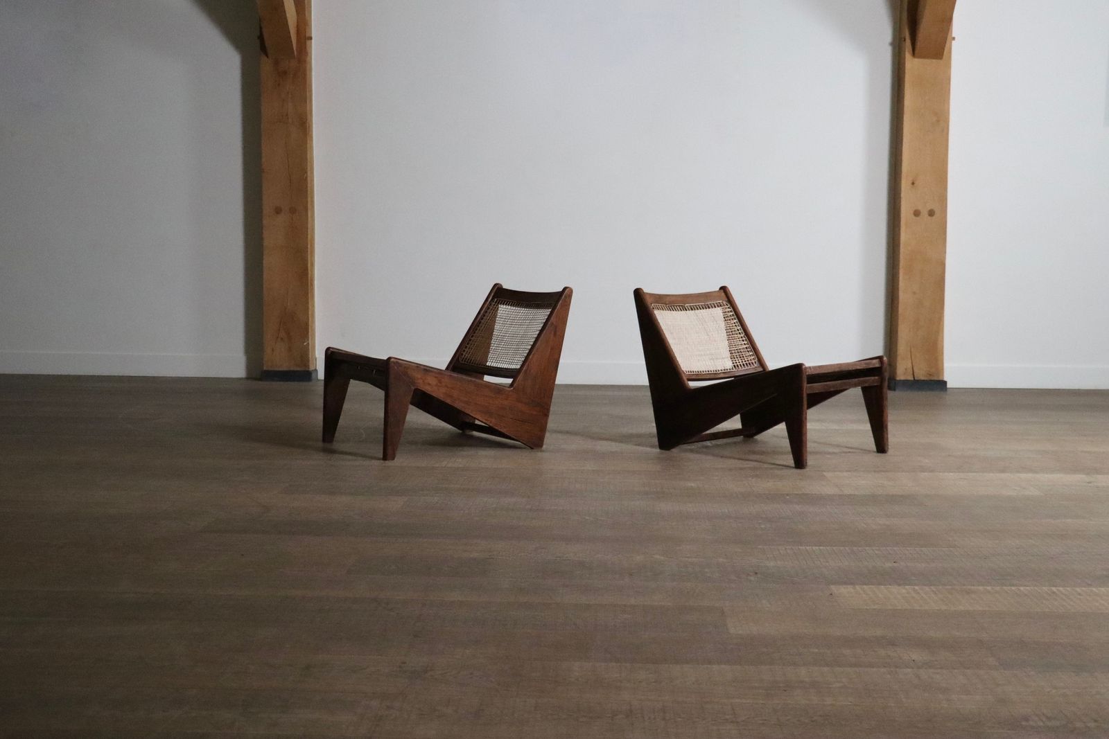 photo furniture Pierre Jeanneret Kangaroo Chairs Pj Si 59, India, 1955