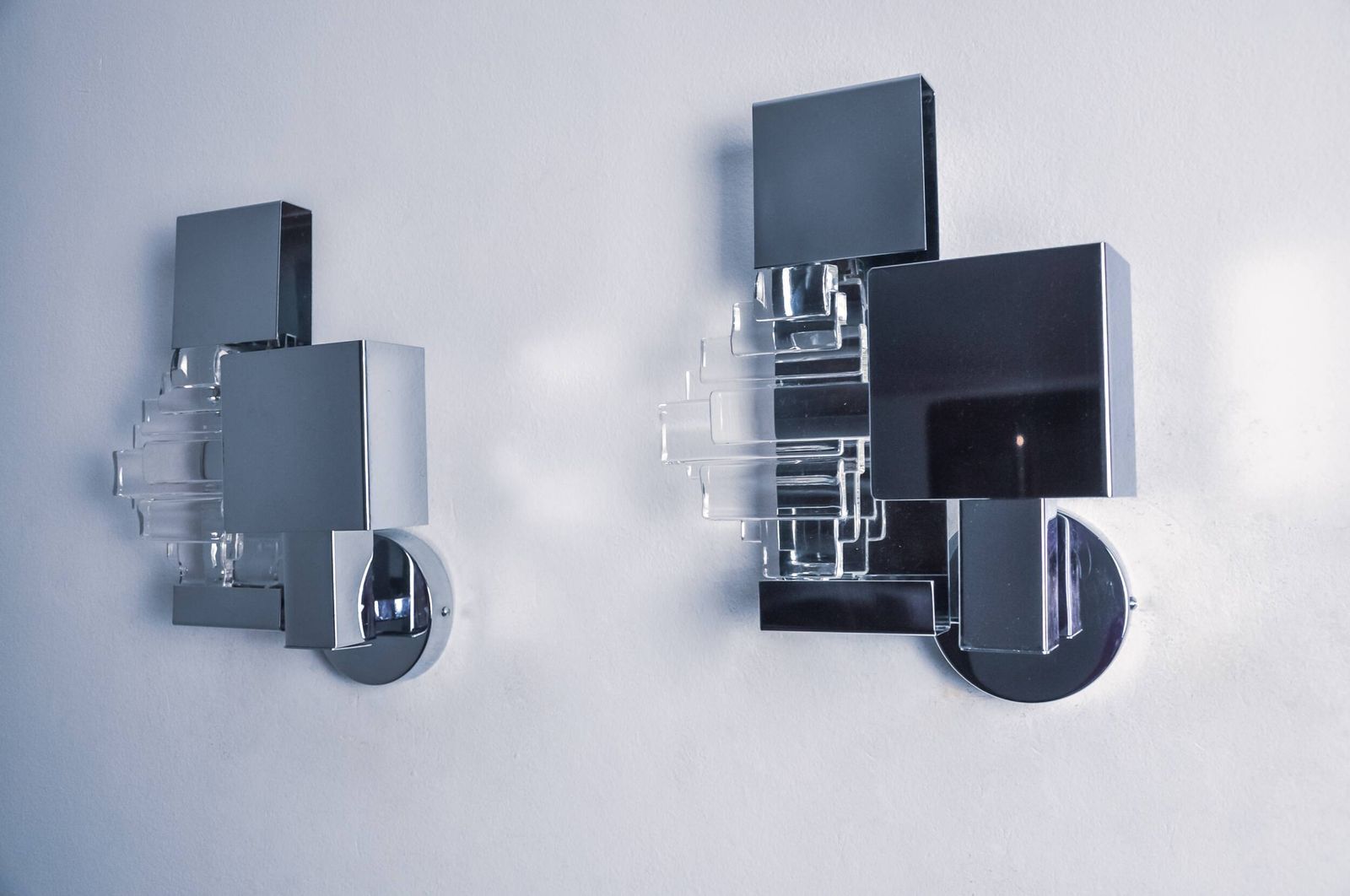 photo furniture Pair Of Wall Lights From Sciolari, Chrome Plated Metal And Murano Glass, Italy, 1970