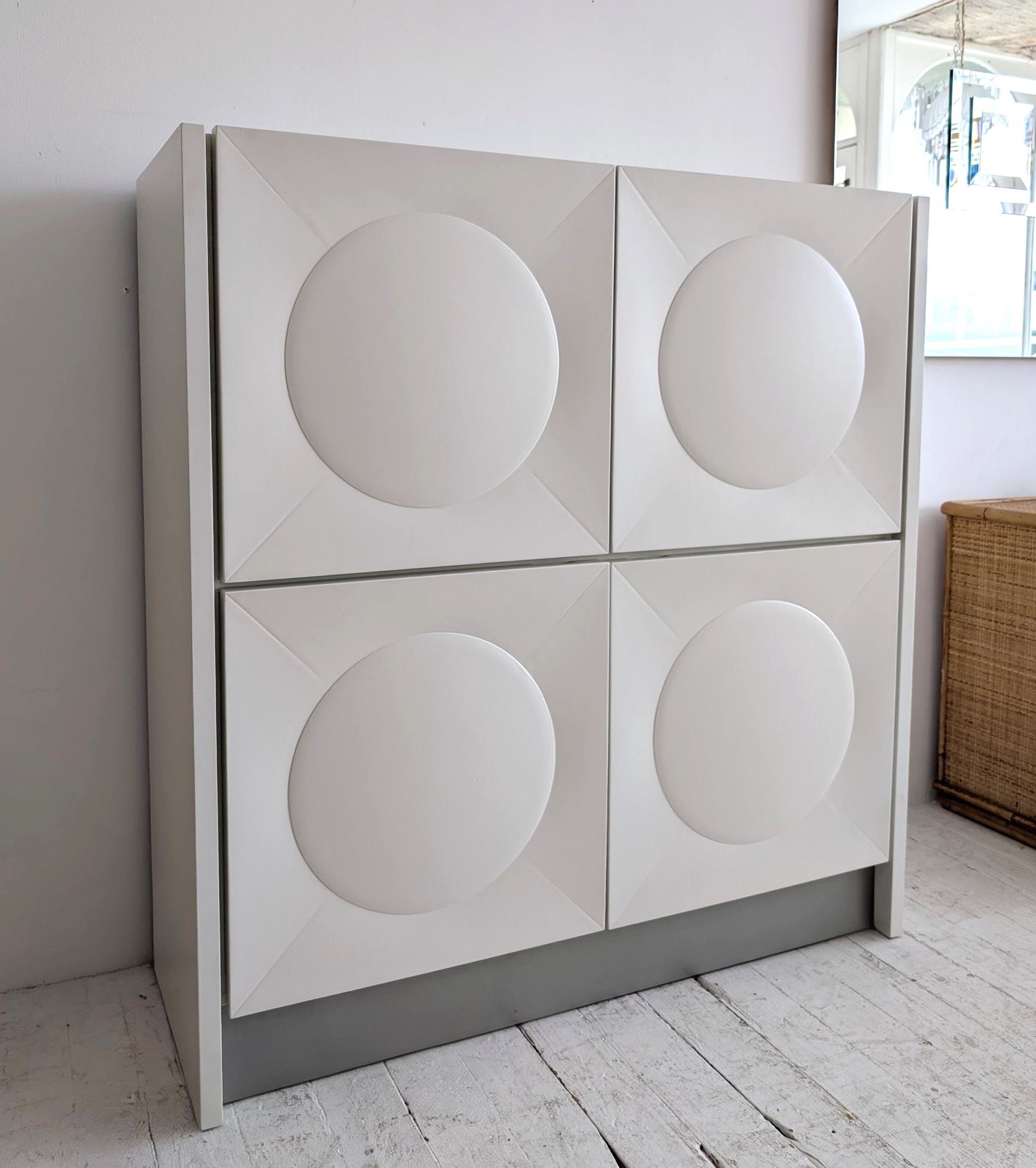 photo vintage Large 1970s Vintage Mid Century Italian Brutalist Space Age Bar Cabinet