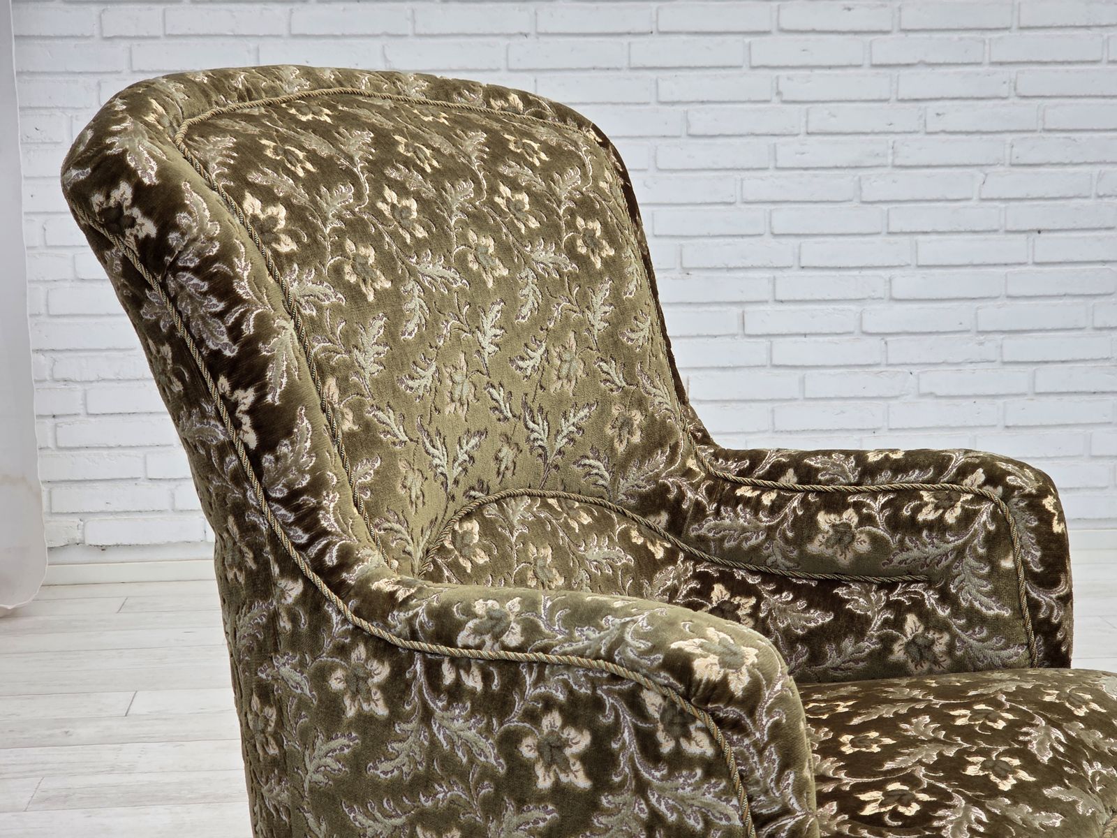 Jaren 1950, Deense Fauteuil, Groen Meubelvelours, Essen Houten Poten. photo furniture