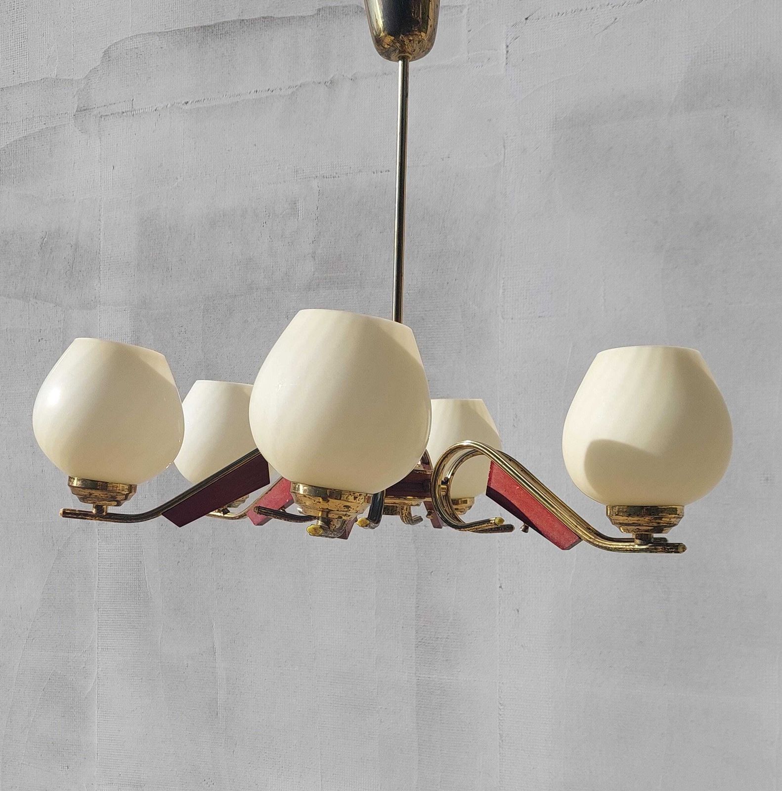Mid Century Brass Chandelier, 6 Arm Cream Glass Ceiling Light, Vintage Wood & Brass Pendant Lamp, Retro Lighting Fixture photo vinterior