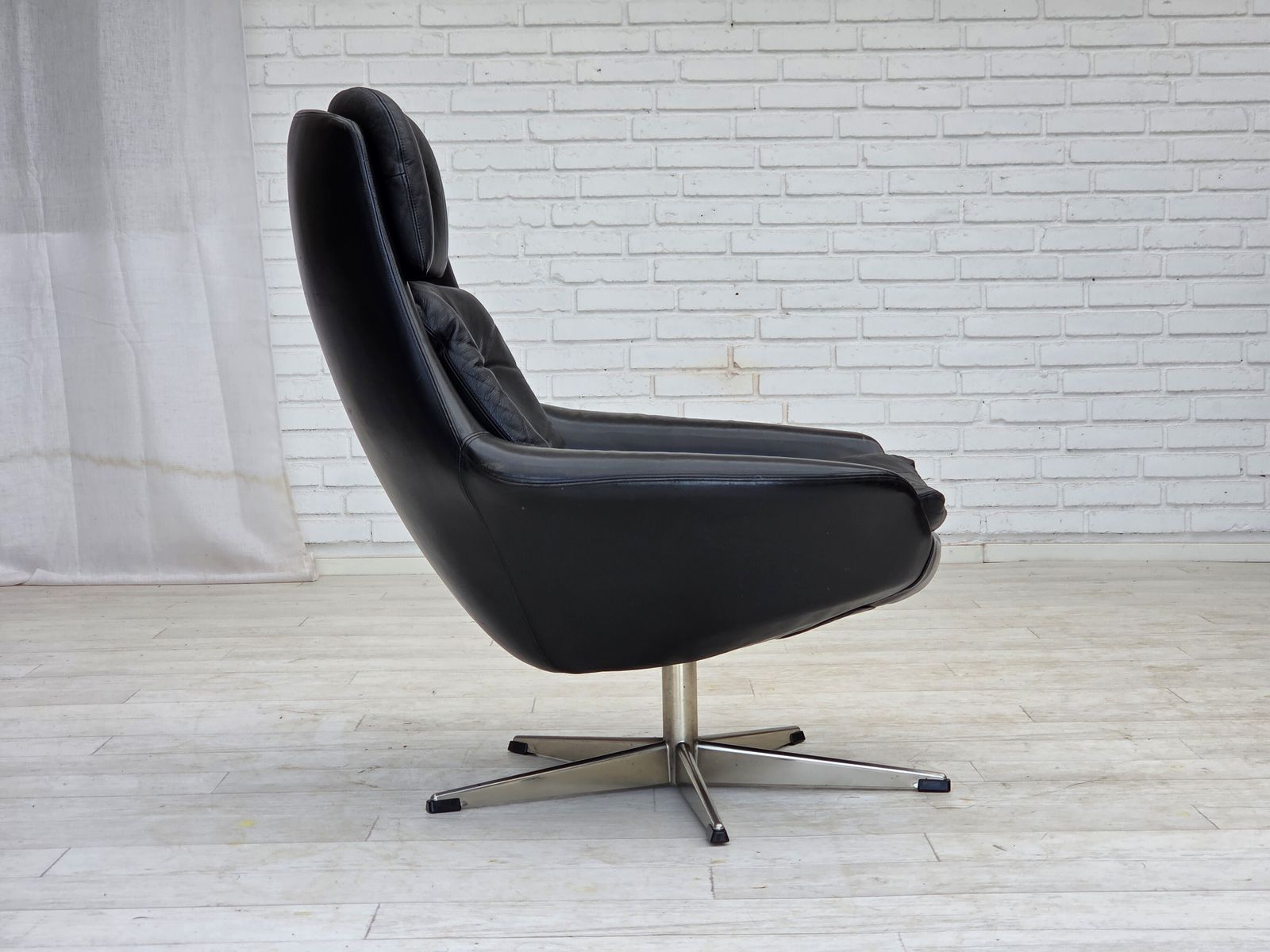 photo buy 1970s, Danish Swivel Chair By H.W.Klein For Bramin Møbler, Furniture Leather.