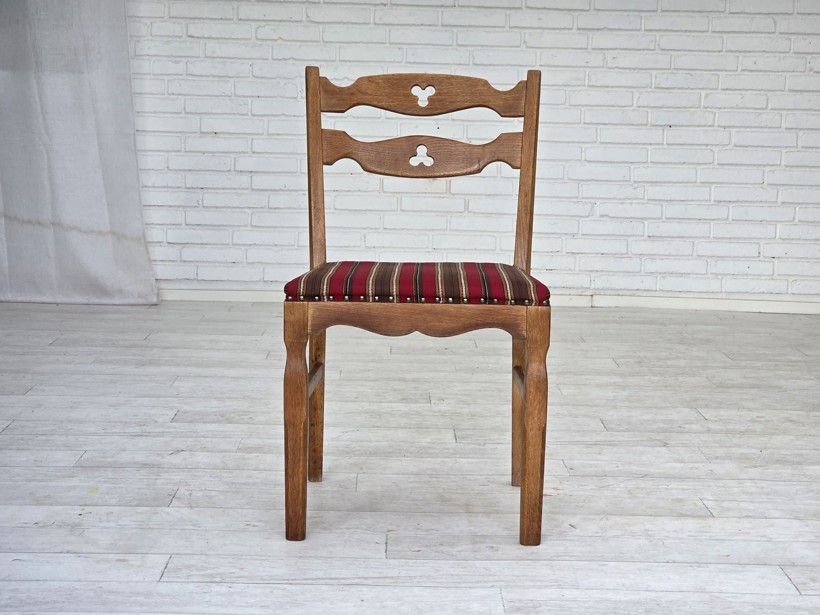 photo vinterior 1960s, Set Of 4 Pcs Danish Dining Chairs, Furniture Wool, Solid Oak Wood.