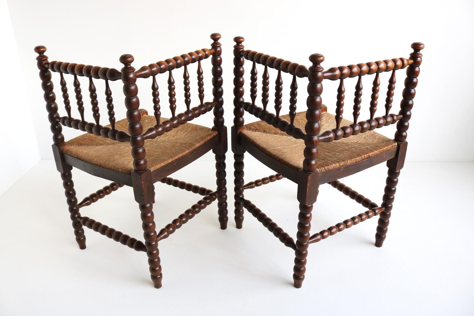 photo vinterior Typical Dutch Pair Antique Rush Seat Oak Corner Bobbin Side Knitting Chairs 1900