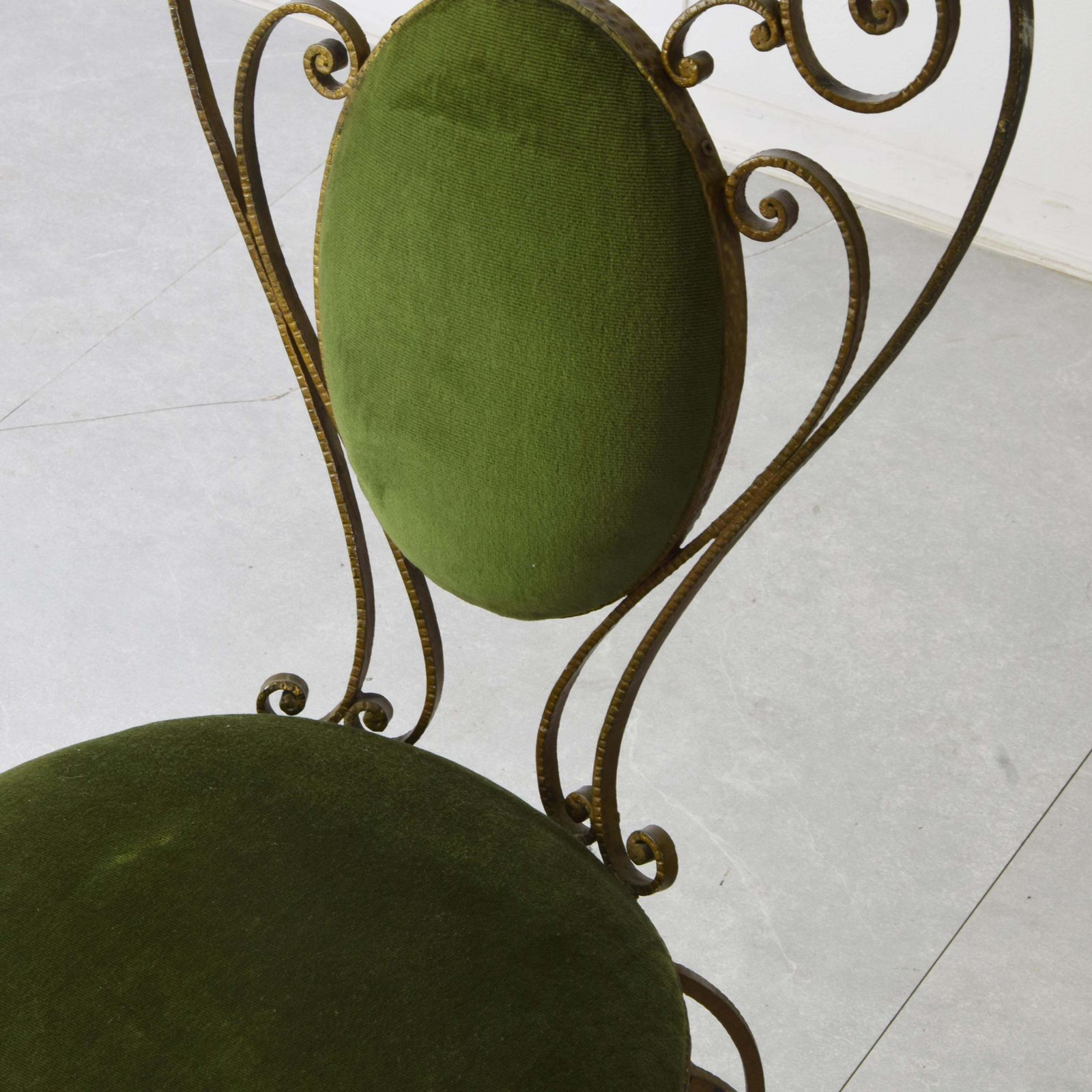 photo furniture Pier Luigi Colli Set Of Two Chairs In Wrought Iron And Velvet 1950s