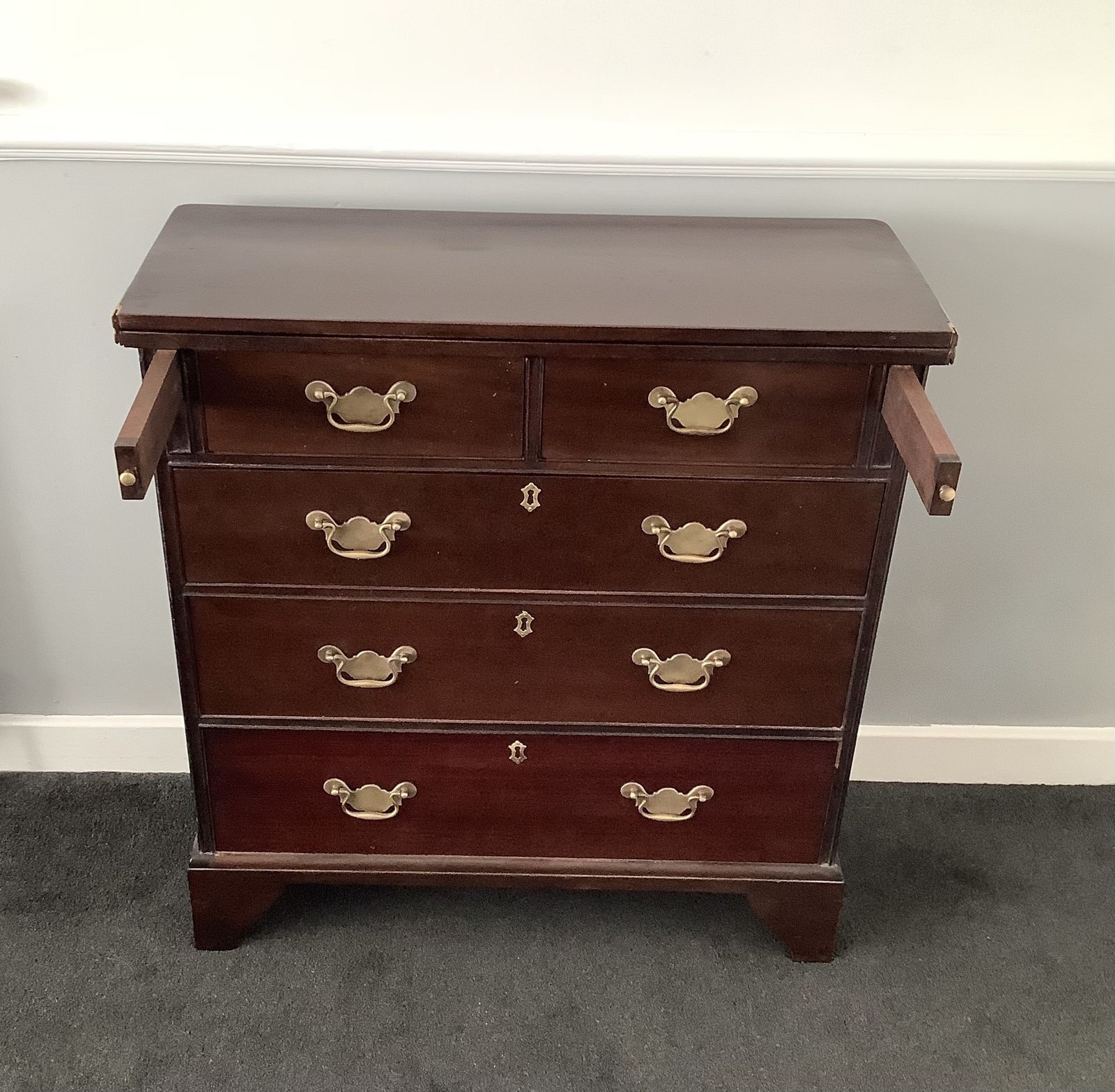 Mahogany Bachelors Chest Of 2 Over 3 Drawers In The Georgian Style. photo for sale